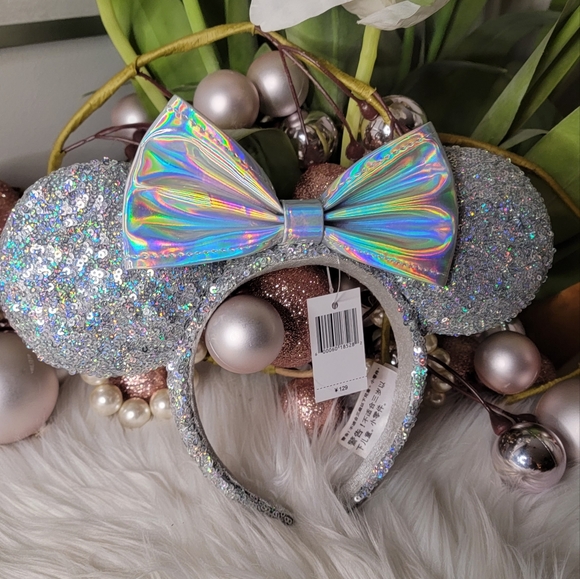 SILVER SEQUIN MICKEY EARS HEADBAND WITH SILVER SATIN BOWNew - Picture 1 of 6